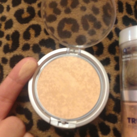 Bronzer. - Picture 2 of 4