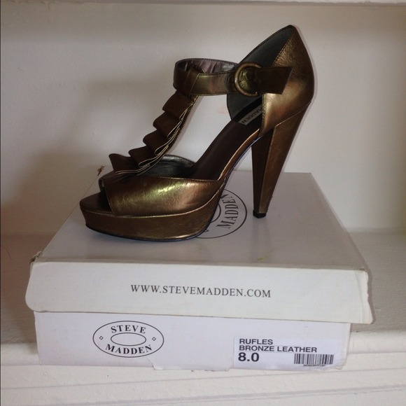 Steve madden bronze sandals - Picture 1 of 3