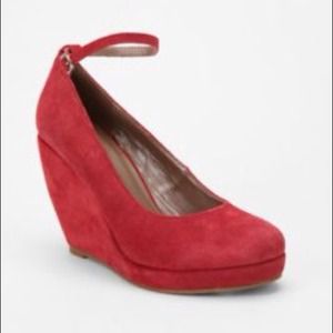 Red-pink pumps! Never worn- a gift by the mr.