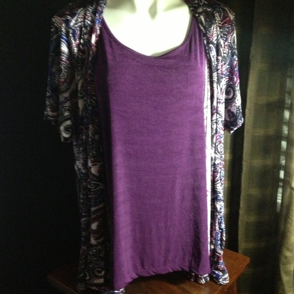 Woman's Plus Size Top - Picture 2 of 4