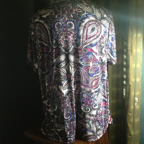 Woman's Plus Size Top - Picture 4 of 4
