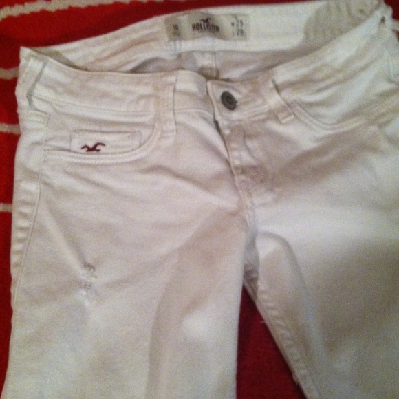 ✨LIGHTLY DISTRESSED HOLLISTER SKINNIES✨ - Picture 2 of 4