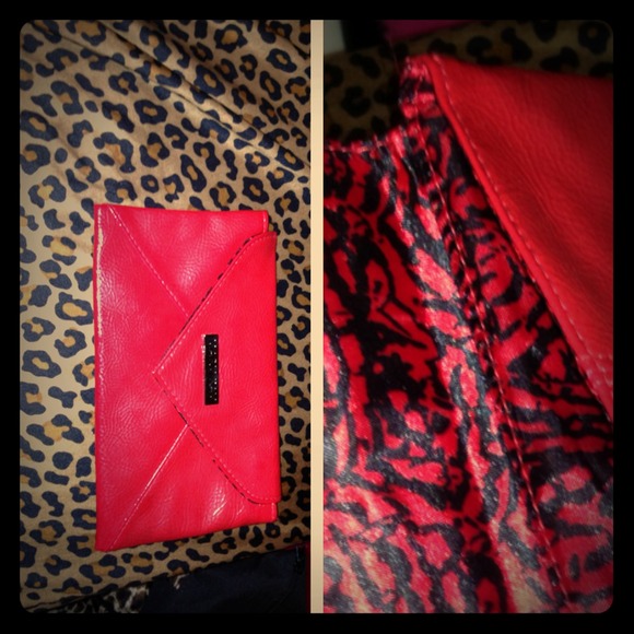 Red clutch