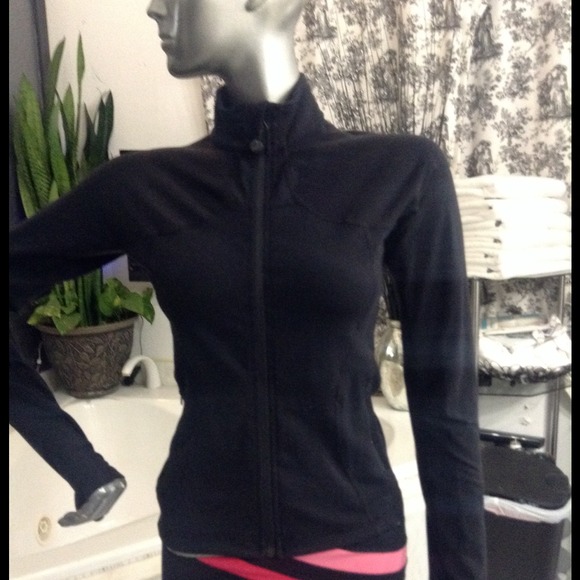 Lulu lemon jacket⭕️⭕️SOLD⭕️⭕️