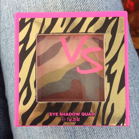 Victoria's Secret eyeshadow quad - NIB