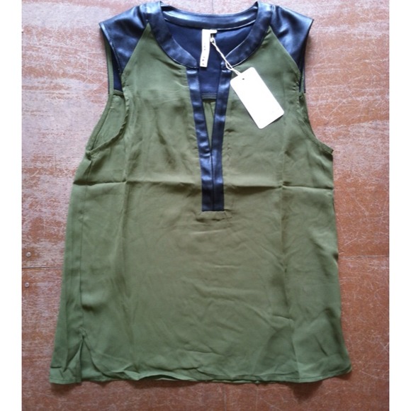 Lovemarks Slit Top w/ Pleather Neck