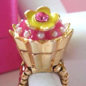 🎀  Betsey Johnson Cupcake Ring 🎀