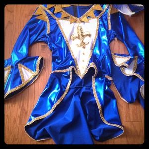 Musketeers costume top and hat