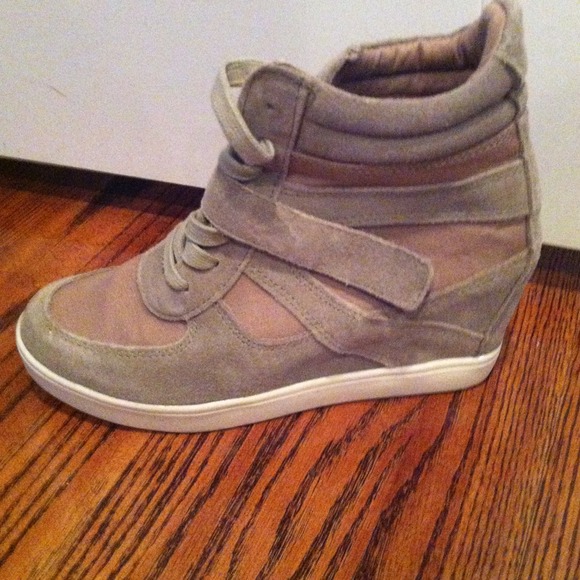 Steve Madden Olympiaa size 8