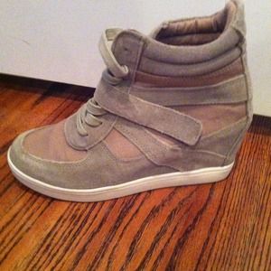 Steve Madden Olympiaa size 8