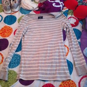 Gray and white long sleeve shirt