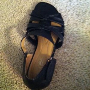 Black shoes has been worn tan inside