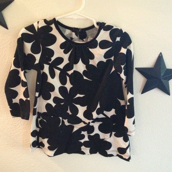 2T shirt Carter's
