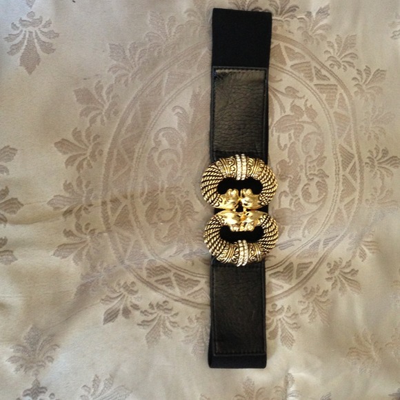 Bebe black elastic leather belt w gold buckle.
