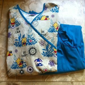 🎀🎀🎀NWOT scrubs - Winnie the Pooh -med 2pc