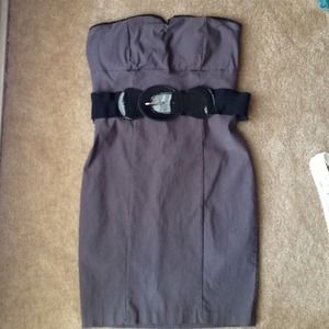 Body central dress with belt