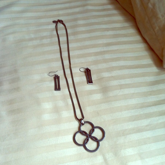 Express intertwining circles necklace and earrings - Picture 1 of 4