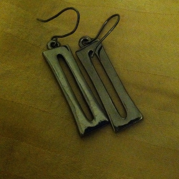 Express intertwining circles necklace and earrings - Picture 3 of 4