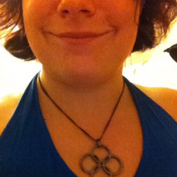 Express intertwining circles necklace and earrings - Picture 4 of 4