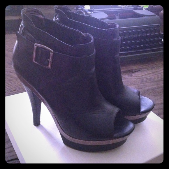 Steve Madden bootie
