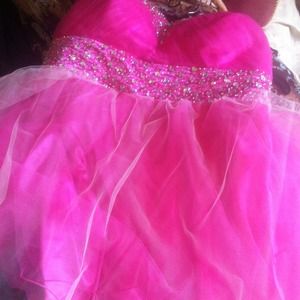 Great homecoming or prom dress