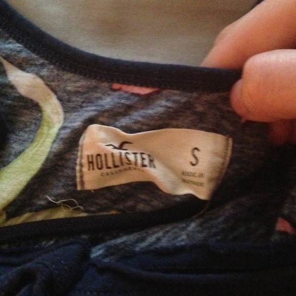 Hollister top - Picture 2 of 3