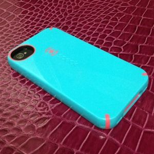 blue and pink Speck iPhone 4/4s case