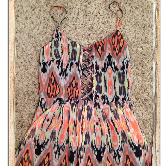 BUNDLED💗BEAUTIFUL HIGH/LOW TRIBAL PRINT DRESS! - Picture 2 of 2