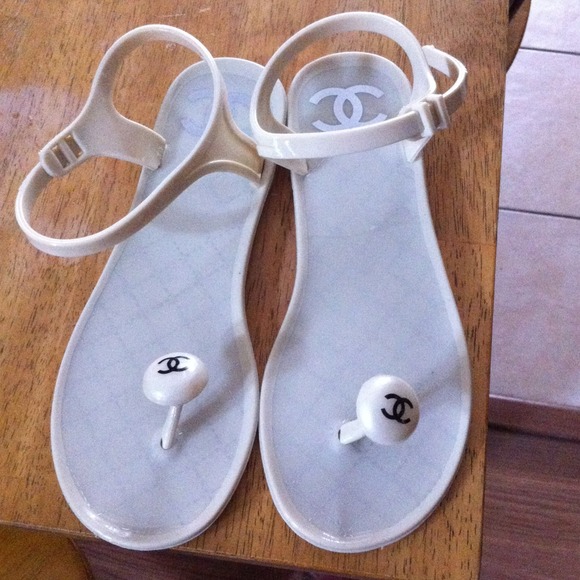 Creme sandals  in hold for nami