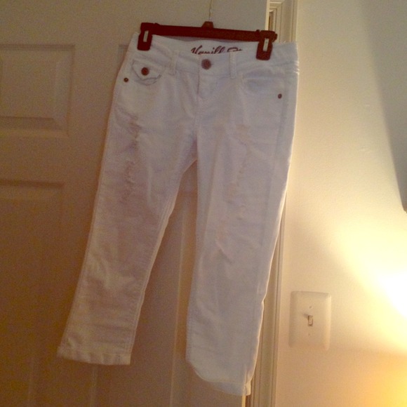 White destroyed capris