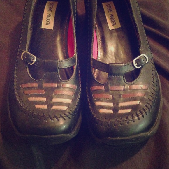 Steve Madden 8 1/2 black buckle shoes.