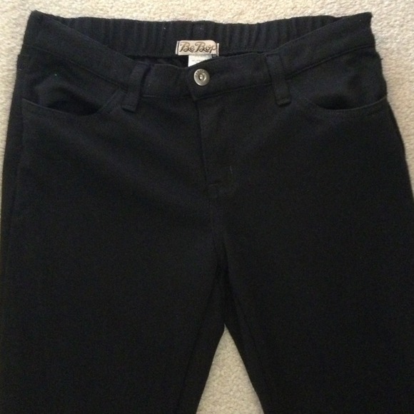SOLD!! Skinny leg leggings with pockets!!