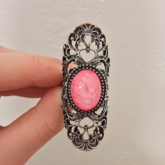 Large finger ring