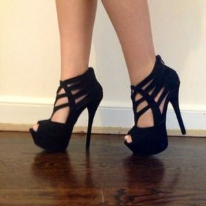 Black Pumps w/ Cut-outs