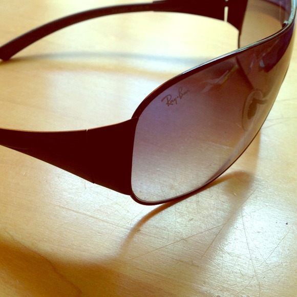 💌 SOLD !  Ray-Ban shields