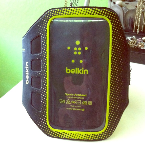 NEVER WORN! Belkin sports band for iPhone 4/4s!