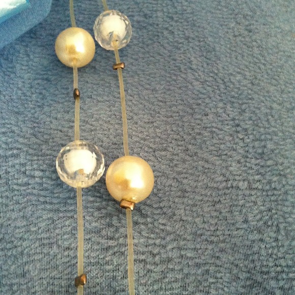 ***Sold in Bundle*** White Necklace - Picture 3 of 4