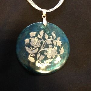 Pendant necklace