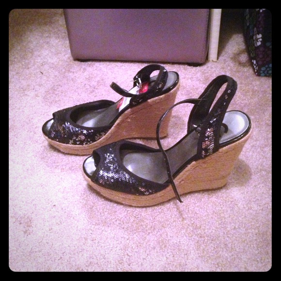 Guess wedges 🎉REDUCED - Picture 1 of 3