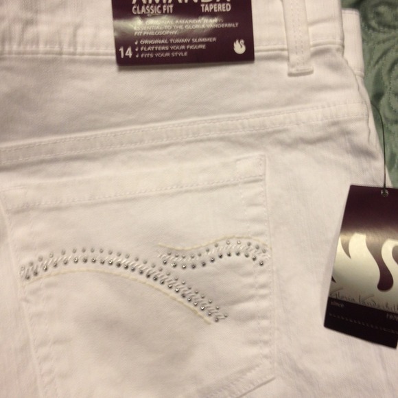 BUNDLE for elli3226!!  White jeans. Mudd satchel.