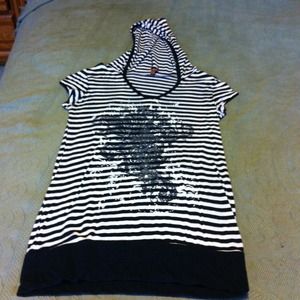 Stripped short-sleeved hooded tee.