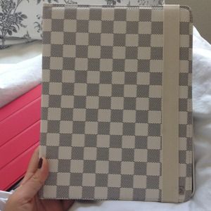 Louis Vuitton inspired ipad 2,3,4 case