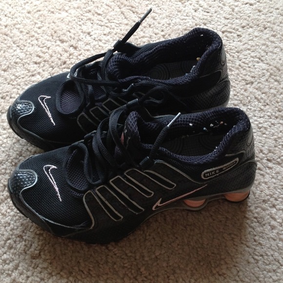 Nike pink n black shox