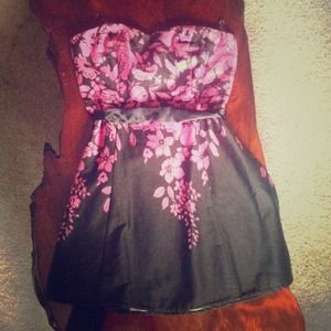 Strapless Wetseal shirt with sweetheart neckline