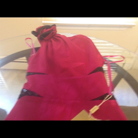 Hot pink and black dress - Picture 3 of 4