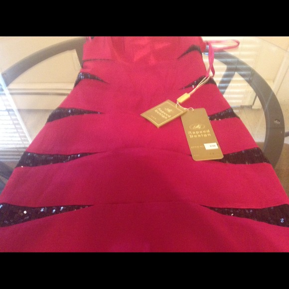 Hot pink and black dress - Picture 4 of 4