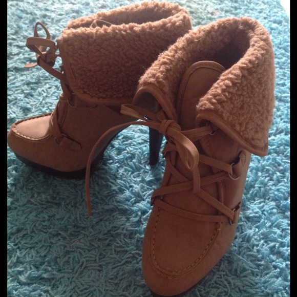 RESERVED // ELEGANT MINI BOOTS