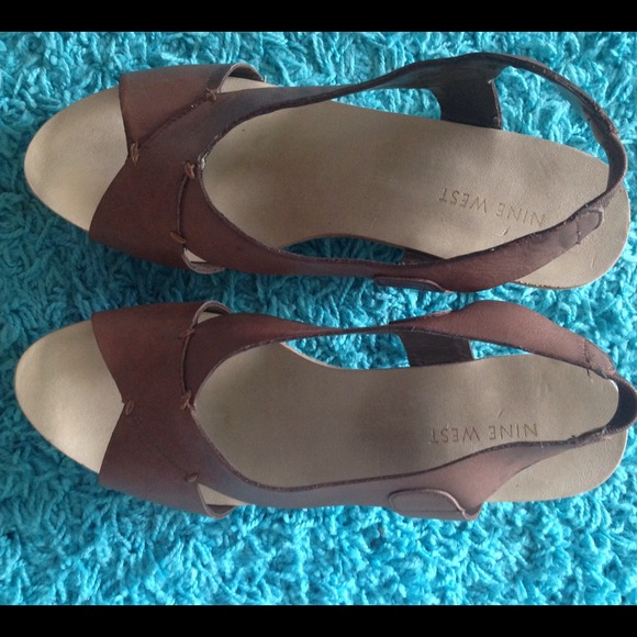 LIGHT BROWN LEATHER SANDALS
