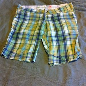 Green, teal, & silver plaid shorts.Size 9/10. NWOT