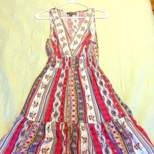 BEAUTIFUL! Patterned dress! 👗